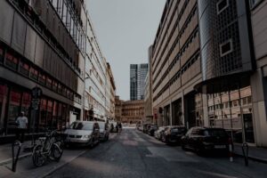 Investir dans la construction d’un grand magasin de vêtements : guide pour réussir son projet